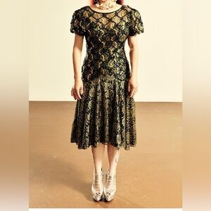 VINTAGE HW COLLECTIONS Chic Black and Gold Lace Midi Dress
